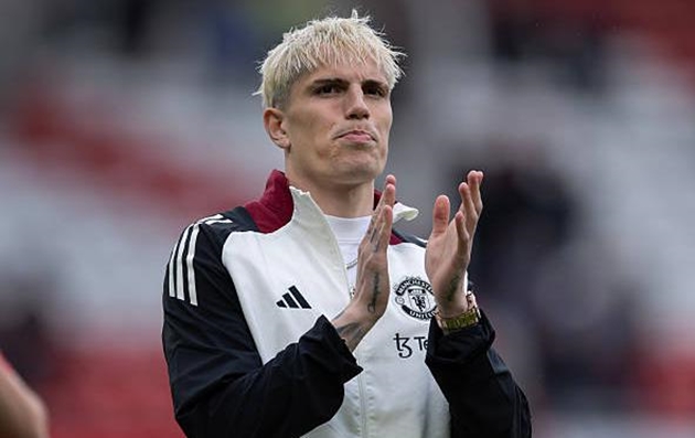 Thử thách Garnacho: Liệu Manchester United có thể phá vỡ chuỗi ngày buồn trên thị trường chuyển nhượng?